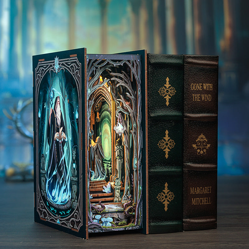 Book Nook Byggesett – Wonderland Gate